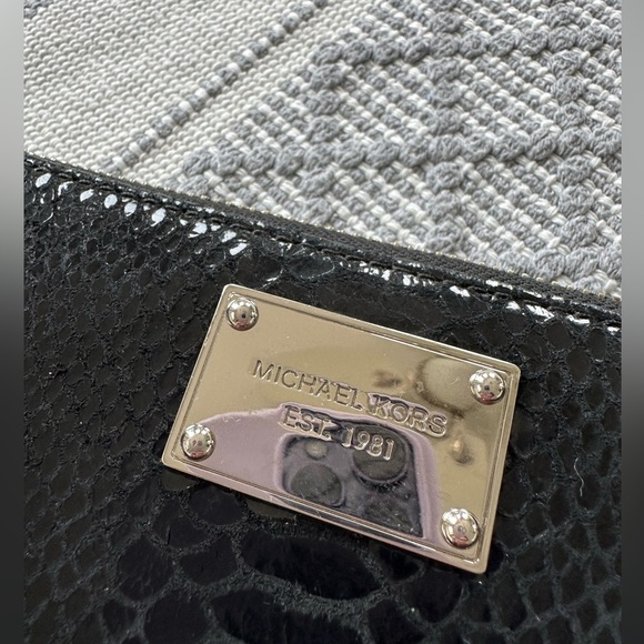Michael Kors Zip Around Wallet - Picture 2 of 11